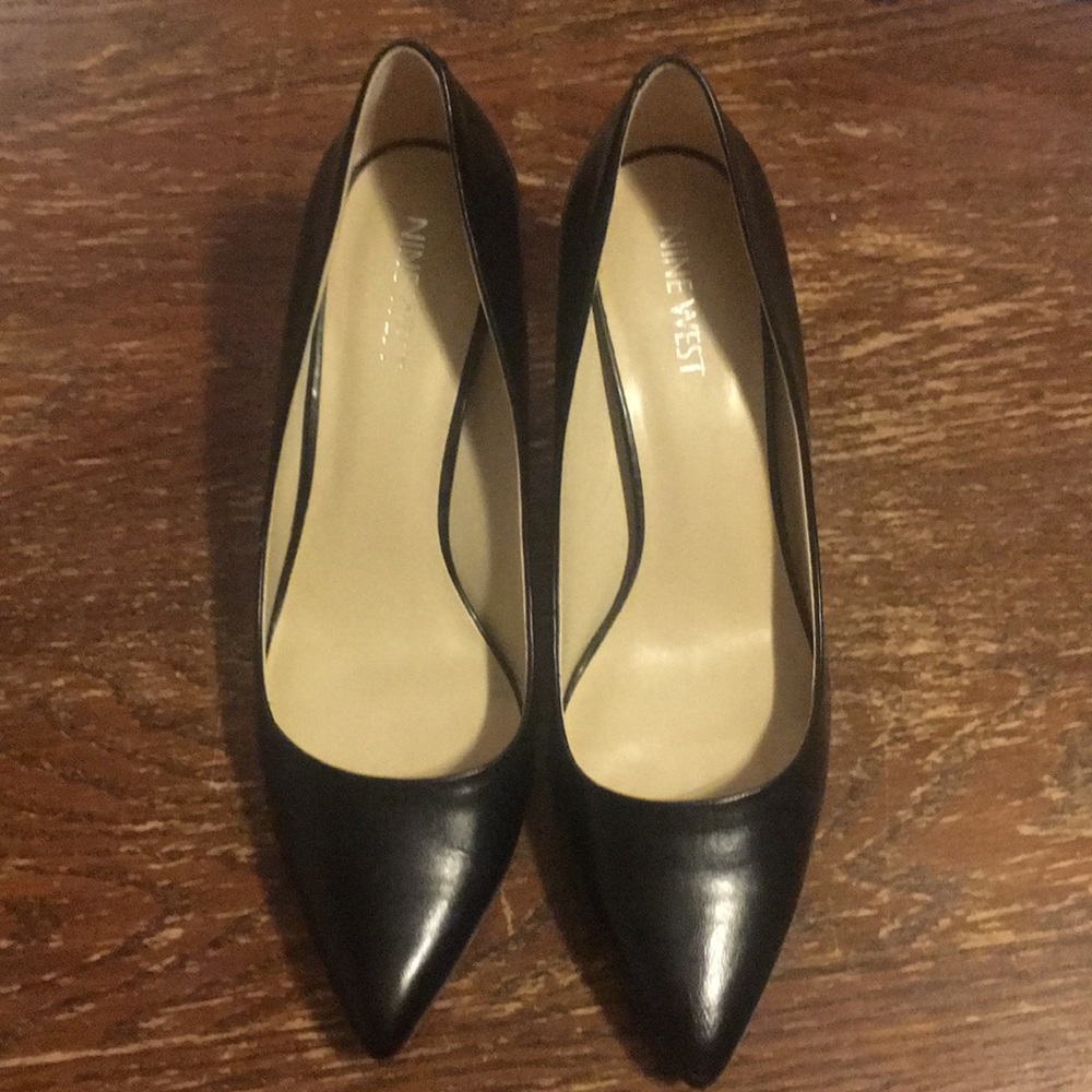 Never worn, Nine West black heels 6M